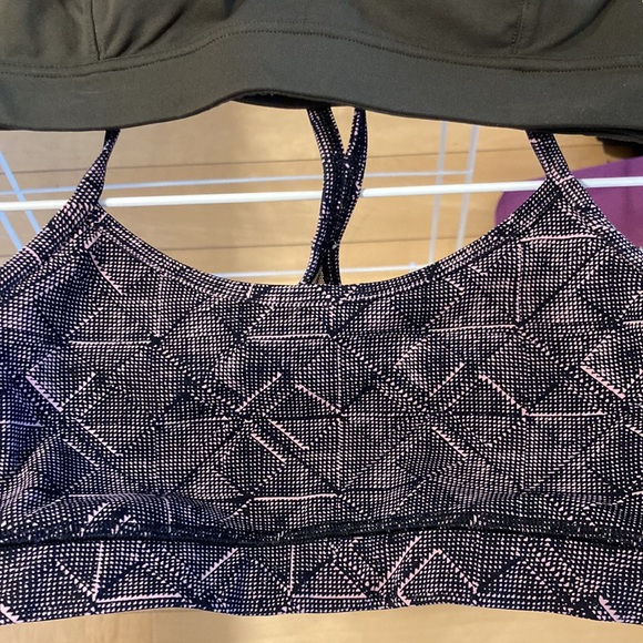 LULU SAVINGS BUNDLE: 5 size 4 Sport Bras - Picture 3 of 6